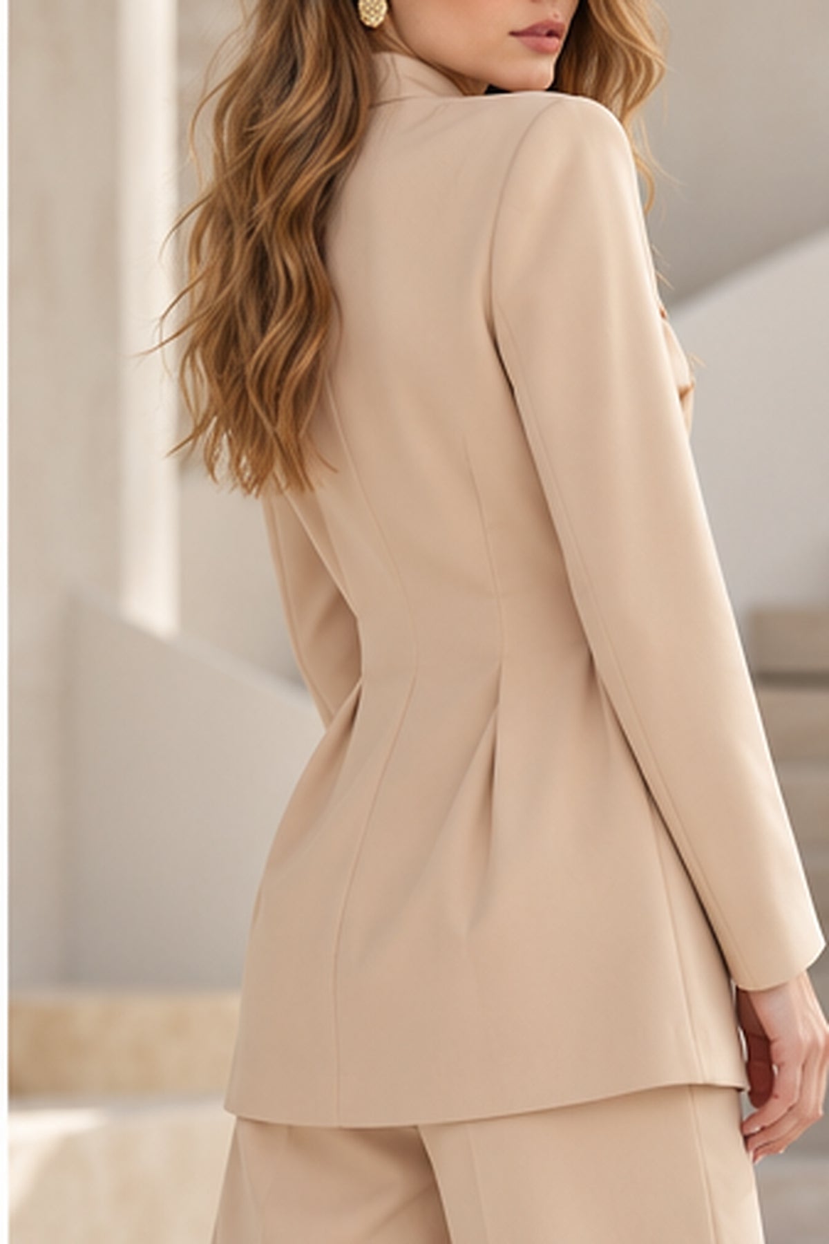 Bej Gold Düğmeli Bel Oturtmalı Blazer Ceket