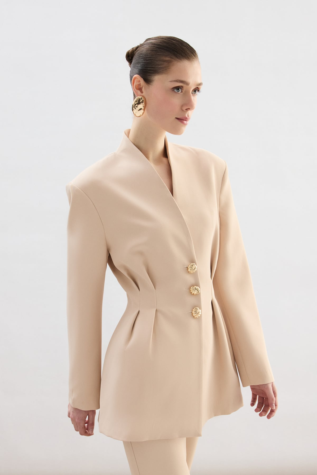 Bej Gold Düğmeli Bel Oturtmalı Blazer Ceket
