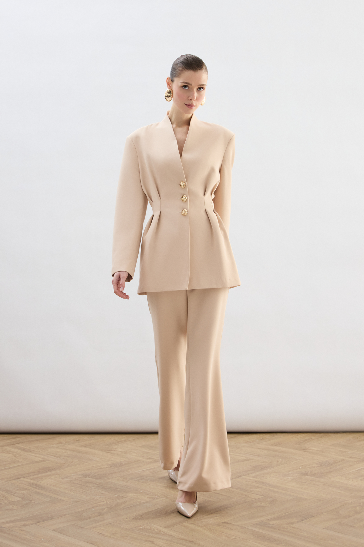 Bej Gold Düğmeli Bel Oturtmalı Blazer Ceket
