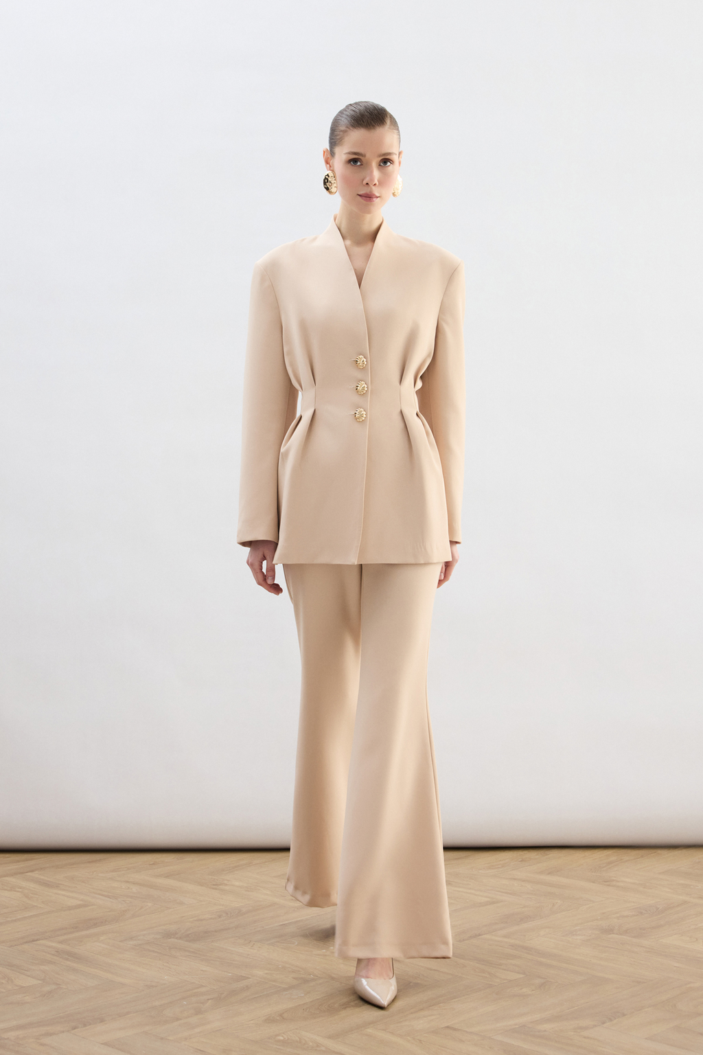 Bej Gold Düğmeli Bel Oturtmalı Blazer Ceket