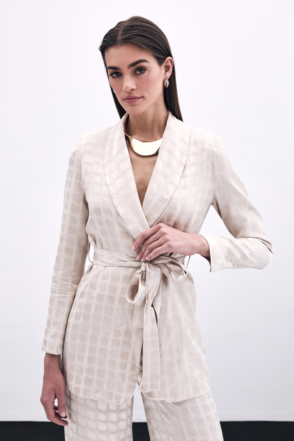 Ekru Kuşaklı Dokulu Blazer Ceket