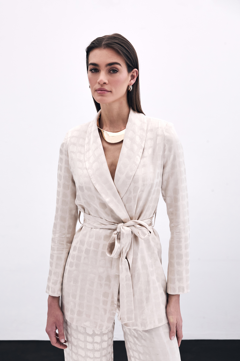 Ekru Kuşaklı Dokulu Blazer Ceket