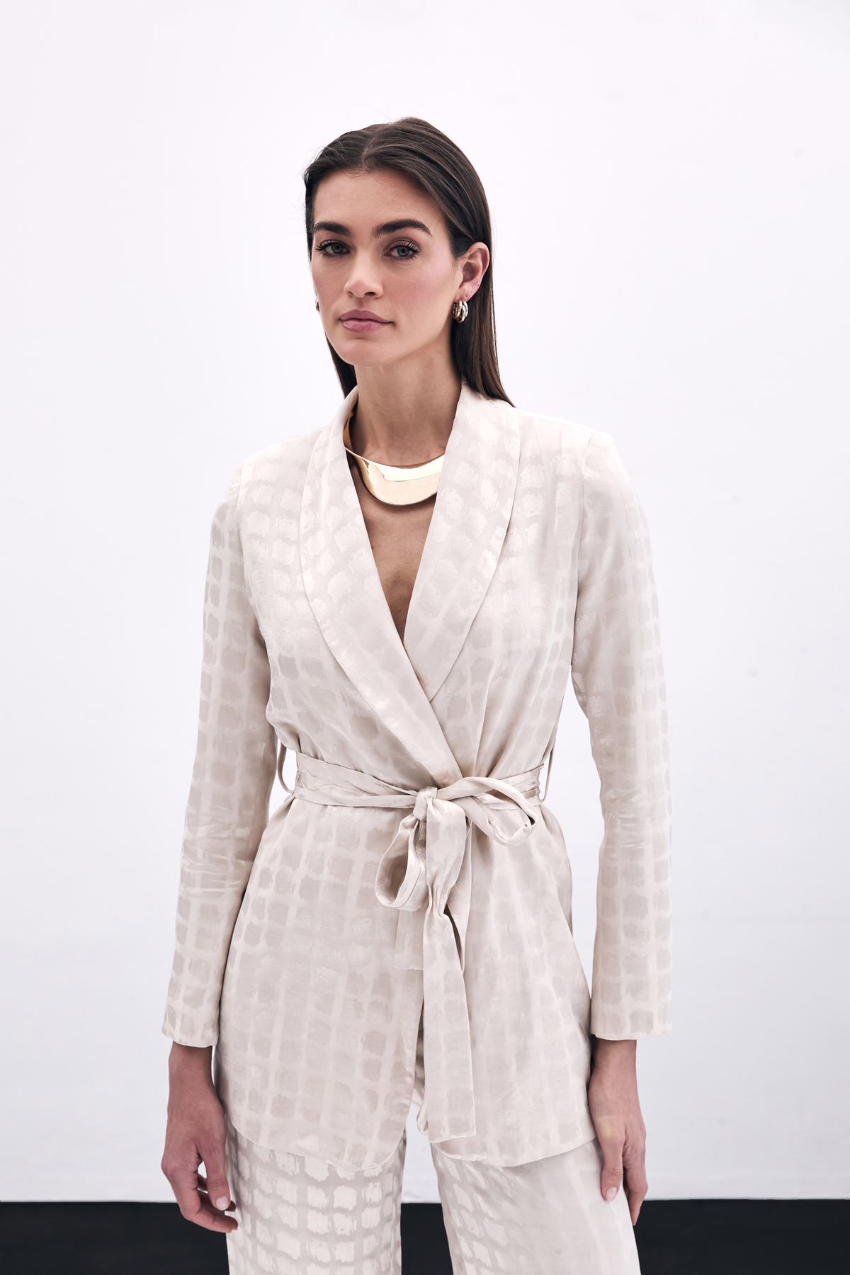 Ekru Kuşaklı Dokulu Blazer Ceket