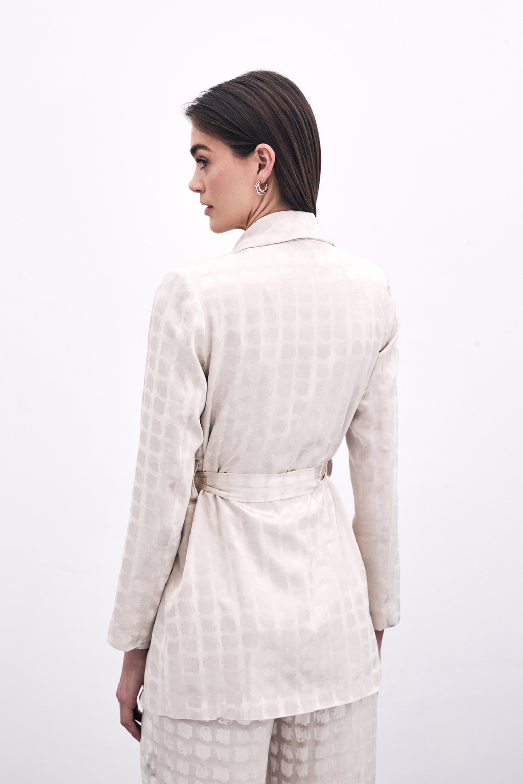 Ekru Kuşaklı Dokulu Blazer Ceket