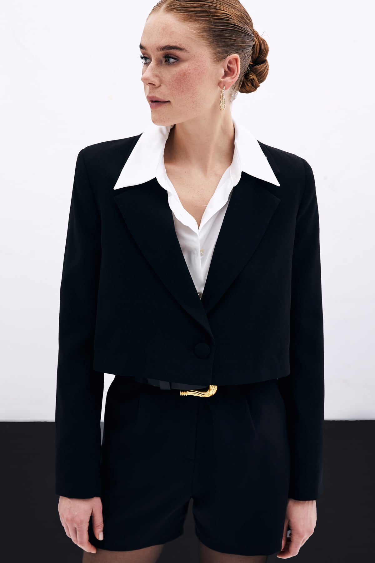 Siyah Kısa Krep Kadın Blazer Ceket